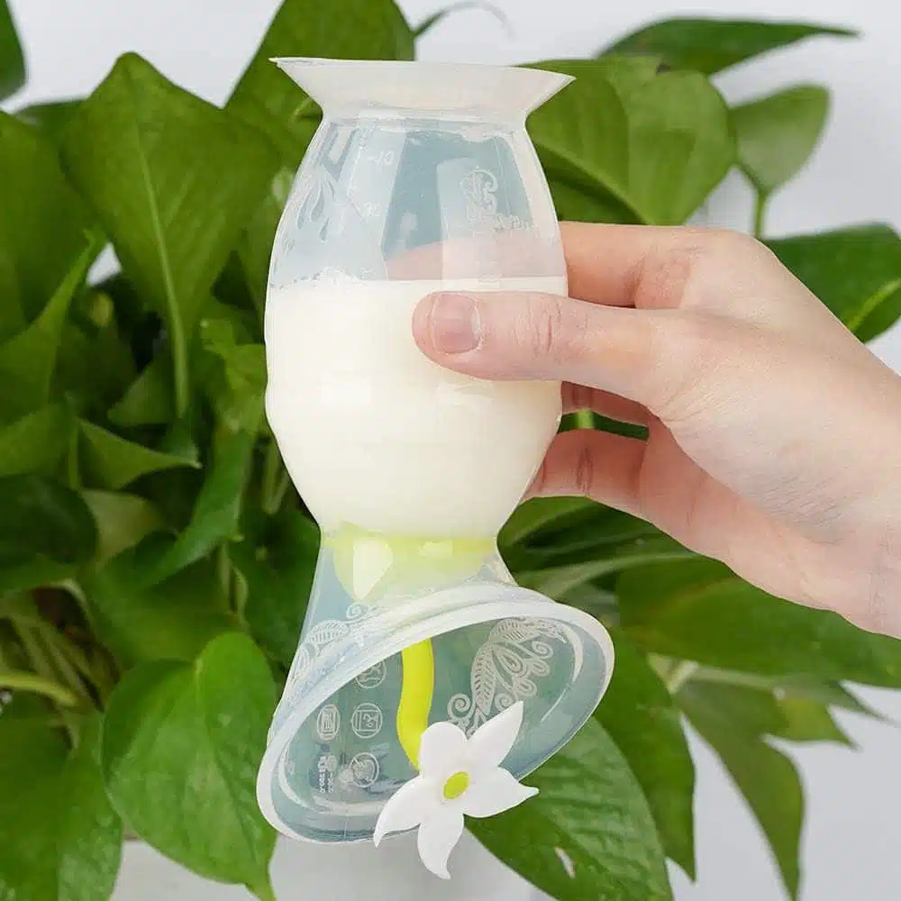 haakaa recueil lait fleur blanc 2 <div class="woocommerce-product-details__short-description"> Pourquoi choisir le Haakaa? <ol> <li><strong>Recueil de Lait Maternel Doux et Efficace </strong></li> <li><strong>Réduction de la Pression si vous avez un REF (Réflexe d'Éjection Fort)</strong></li> <li><strong>Soulagement Rapide des Engorgements</strong></li> </ol> </div>