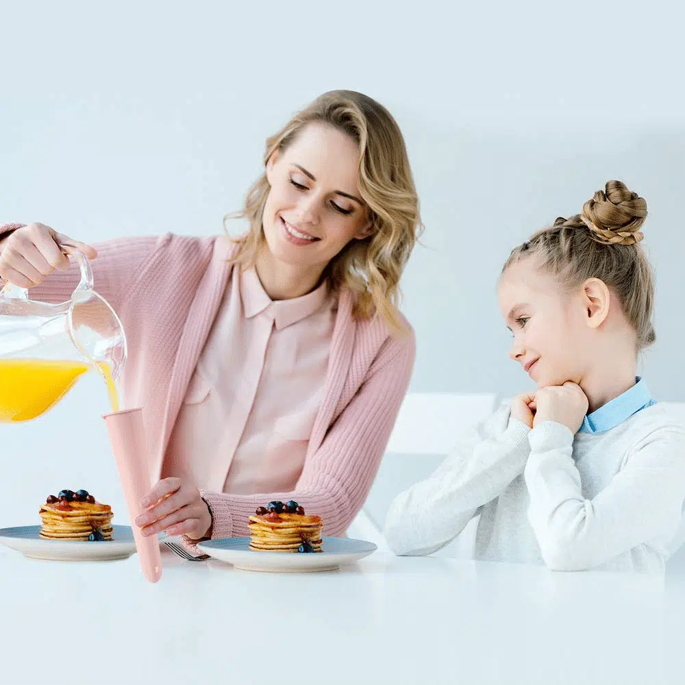 glace silicone 4 couleurs haakaa ute66 3 Rafraîchissez vos petits cet été avec nos moules à glace en silicone colorés ! Ils sont le moyen idéal de créer des glaces maison, saines et sans déchets, sans la contamination qui accompagne les moules à glace en plastique classiques.