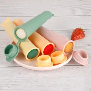glace silicone 4 couleurs haakaa ute66 5 Rafraîchissez vos petits cet été avec nos moules à glace en silicone colorés ! Ils sont le moyen idéal de créer des glaces maison, saines et sans déchets, sans la contamination qui accompagne les moules à glace en plastique classiques.