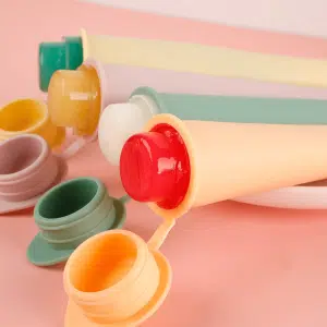 glace silicone 4 couleurs haakaa ute66 6 Rafraîchissez vos petits cet été avec nos moules à glace en silicone colorés ! Ils sont le moyen idéal de créer des glaces maison, saines et sans déchets, sans la contamination qui accompagne les moules à glace en plastique classiques.
