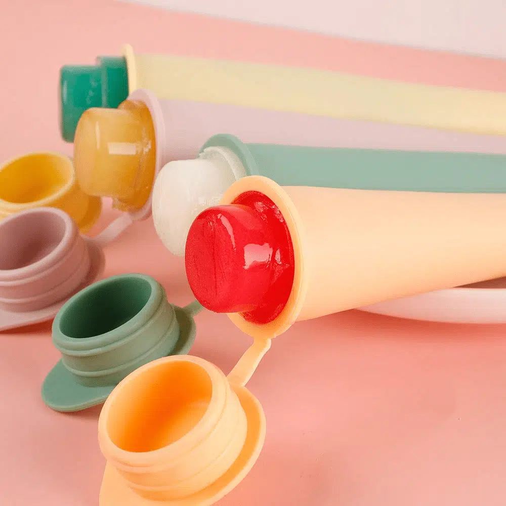 glace silicone 4 couleurs haakaa ute66 6 Rafraîchissez vos petits cet été avec nos moules à glace en silicone colorés ! Ils sont le moyen idéal de créer des glaces maison, saines et sans déchets, sans la contamination qui accompagne les moules à glace en plastique classiques.