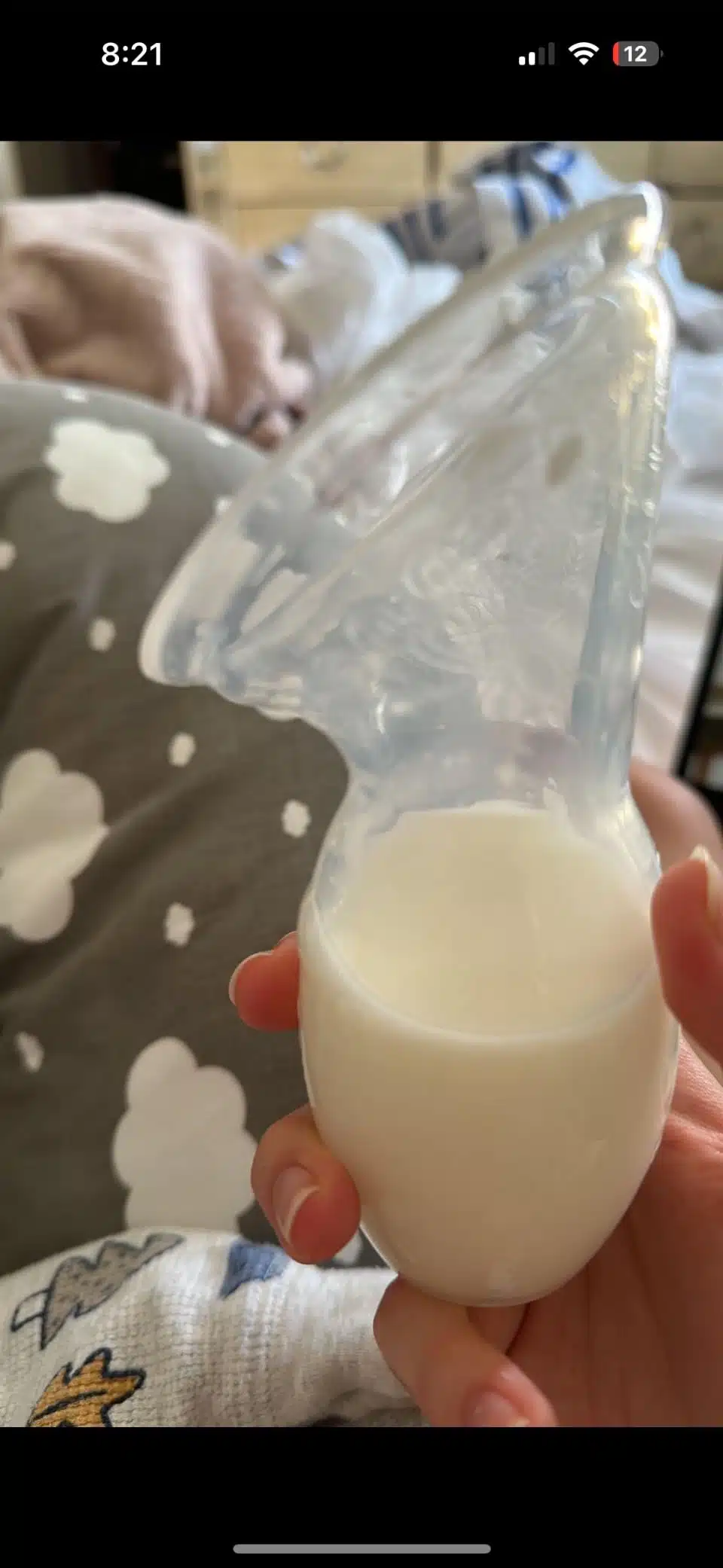 haakaa mhk162 recueil-lait gen1 (4) recueil-lait-gen1-mhk062-dans-une-main