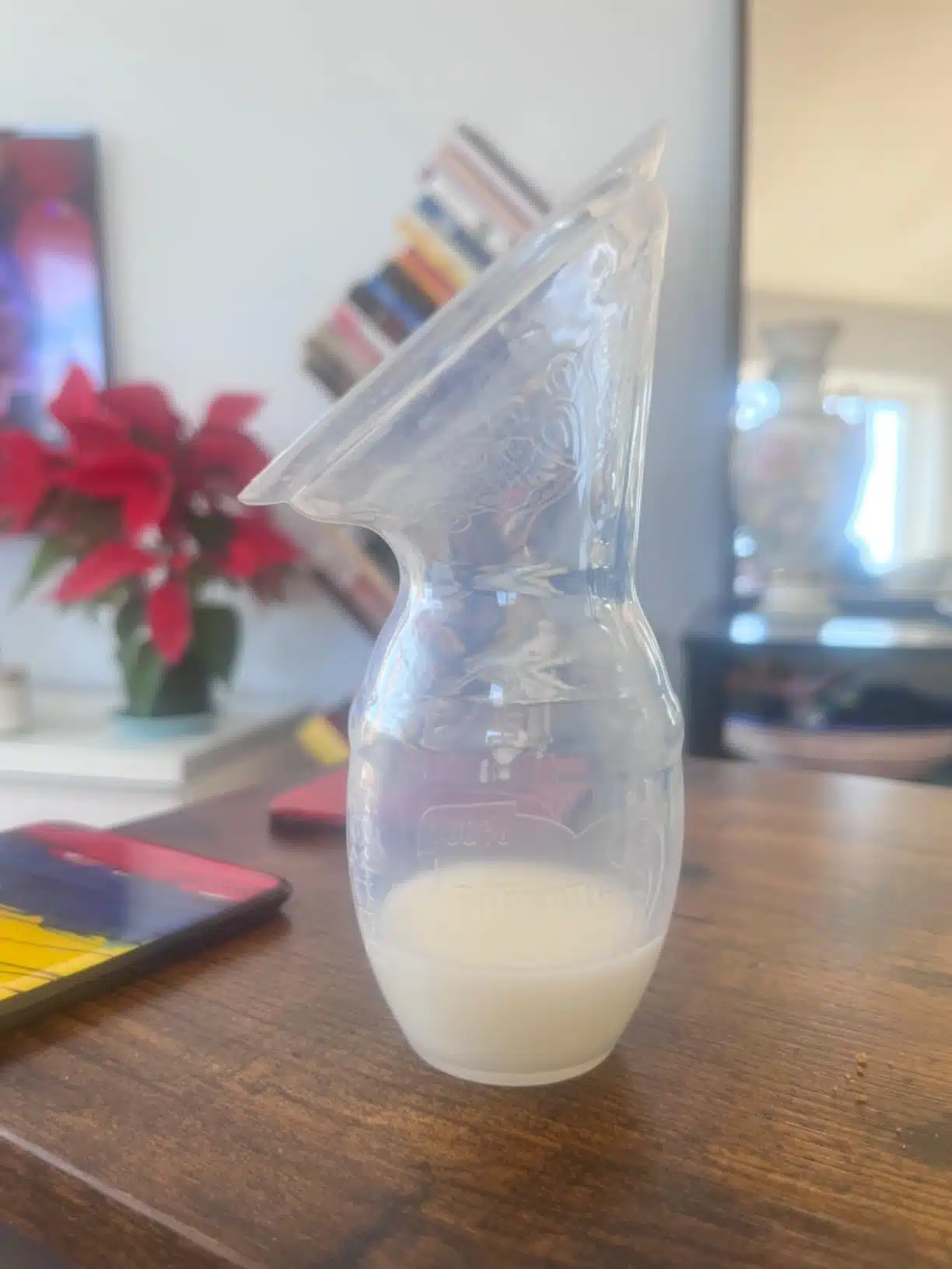 haakaa mhk162 recueil-lait gen1 (6) recueil-lait-gen1-mhk062-dans-la-cuisine-rempli-de-lait-maternel