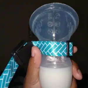 HAAKAA - Recueil-lait Ventouse - Gen1 - 100ml - Silicone - Allaitement - Lait Maternel 10 <strong>Recueillez naturellement chaque goutte de lait maternel, sans effort.</strong> <ul> <li>✔️ Aspiration douce et naturelle, sans moteur</li> <li>✔️ Silicone médical – sans BPA, PVC ni phtalates</li> <li>✔️ Idéal pendant l’allaitement ou après la tétée</li> <li>✔️ Léger, silencieux et facile à utiliser</li> </ul> 🍼 <strong>Approuvé par des milliers de mamans</strong> 🚚 <strong>Livraison rapide en France</strong> <strong>Un indispensable pour allaiter sereinement, au quotidien.</strong> recueil-lait-gen1-mhk062-dans-une-main