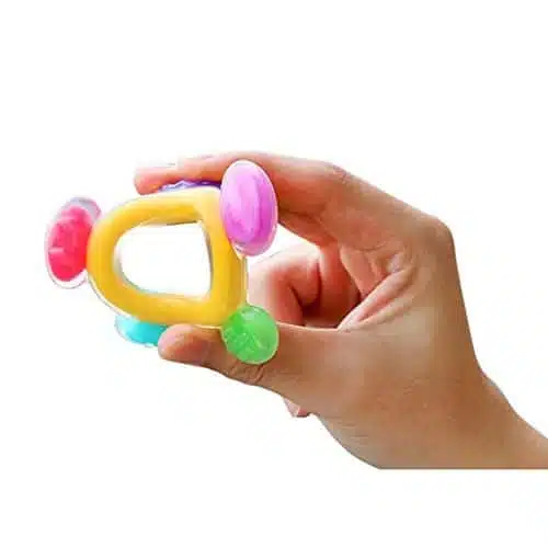 anneau de dentition grande roue silicone 1 1 La conception rugueuse de l'Anneau de Dentition Haakaa aide à développer les capacités motrices et de jeu de votre bébé. En même temps, il soulage les gencives douloureuses et les nouvelles dents. Jetez l'anneau au congélateur pour un appaisement supplémentaire ! Offrez à votre bébé un jouet sûr et apaisant pour accompagner ces moments de croissance. Commandez maintenant pour une solution de dentition pratique et confortable. &nbsp;