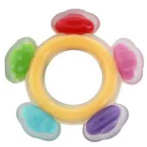 anneau de dentition grande roue silicone 2 1 La conception rugueuse de l'Anneau de Dentition Haakaa aide à développer les capacités motrices et de jeu de votre bébé. En même temps, il soulage les gencives douloureuses et les nouvelles dents. Jetez l'anneau au congélateur pour un appaisement supplémentaire ! Offrez à votre bébé un jouet sûr et apaisant pour accompagner ces moments de croissance. Commandez maintenant pour une solution de dentition pratique et confortable. &nbsp;