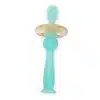 brosse a dent enfant haakaa silicone bleu 1 Offrez un soulagement doux aux enfants avec des dents en croissance grâce à nos brosses en silicone. Soulage même les molaires difficiles.