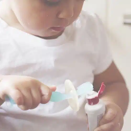 brosse a dent enfant haakaa silicone photo bebe Offrez un soulagement doux aux enfants avec des dents en croissance grâce à nos brosses en silicone. Soulage même les molaires difficiles.
