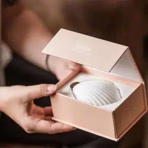 Massage Mammaire Allaitement - forme coquillage 2 La Coquille de massage Haakaa soutient toutes les mamans pendant l'aventure de l'allaitement et/ou lors de l'extraction du lait. Il améliore le débit de lait, permet un réflexe d'éjection plus rapide et une extraction plus efficace du lait maternel. Il permet notamment de déboucher les conduits obstrués pour prévenir les mastites et soulager les seins sensibles. haakaa borstmassage schelp 5