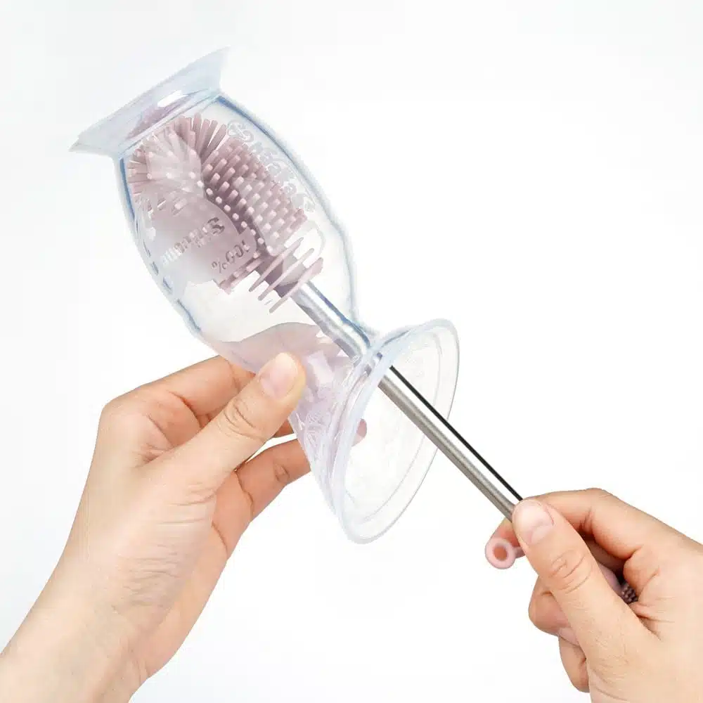 kit brosse nettoyage haakaa gris kit brosse nettoyage haakaa gris 4 1 Nettoyez et entretenez vos affaires de bébé et de maternité avec le kit de brosses de nettoyage en silicone de Haakaa ! Composé de trois brosses différentes, ce kit vous aide à nettoyer efficacement tous vos articles essentiels, les laissant sûrs et hygiéniques. Les brosses en silicone offrent une solution douce mais efficace pour prendre soin de vos affaires de bébé. Simplifiez l'entretien et assurez la propreté de vos articles avec le Kit de Brosses de Nettoyage Haakaa. Commandez maintenant pour un nettoyage facile et en toute sécurité.