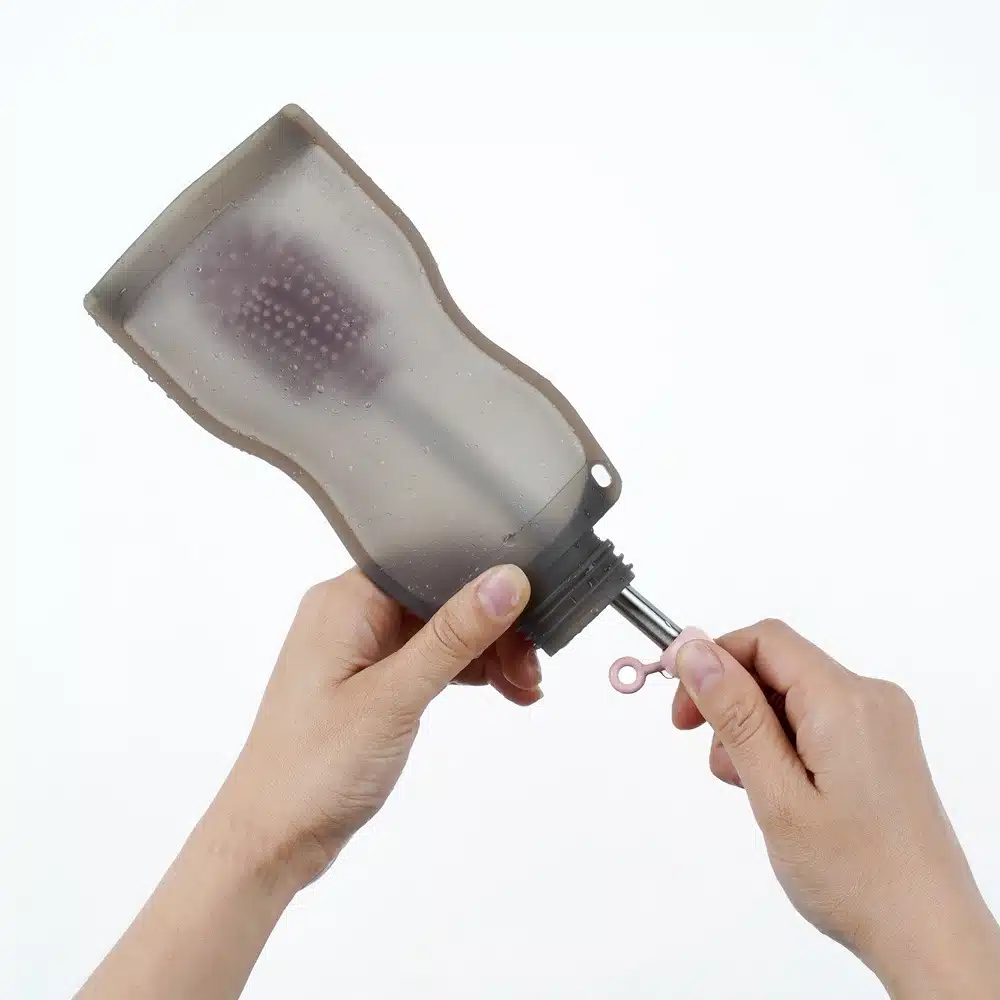kit brosse nettoyage haakaa gris kit brosse nettoyage haakaa gris 9 1 Nettoyez et entretenez vos affaires de bébé et de maternité avec le kit de brosses de nettoyage en silicone de Haakaa ! Composé de trois brosses différentes, ce kit vous aide à nettoyer efficacement tous vos articles essentiels, les laissant sûrs et hygiéniques. Les brosses en silicone offrent une solution douce mais efficace pour prendre soin de vos affaires de bébé. Simplifiez l'entretien et assurez la propreté de vos articles avec le Kit de Brosses de Nettoyage Haakaa. Commandez maintenant pour un nettoyage facile et en toute sécurité.
