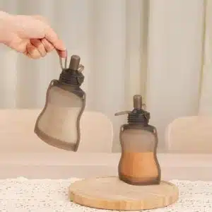 sachet silicone yummy pouch 1 1 Vous faites des purées ou des compotes maisons? Vous voulez que votre enfant puisse les manger facilement? Utilisez nos sachets prévu à cet effet: facile d'utilisation, de nettoyage et ludique!