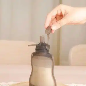 sachet silicone yummy pouch 2 1 Vous faites des purées ou des compotes maisons? Vous voulez que votre enfant puisse les manger facilement? Utilisez nos sachets prévu à cet effet: facile d'utilisation, de nettoyage et ludique!