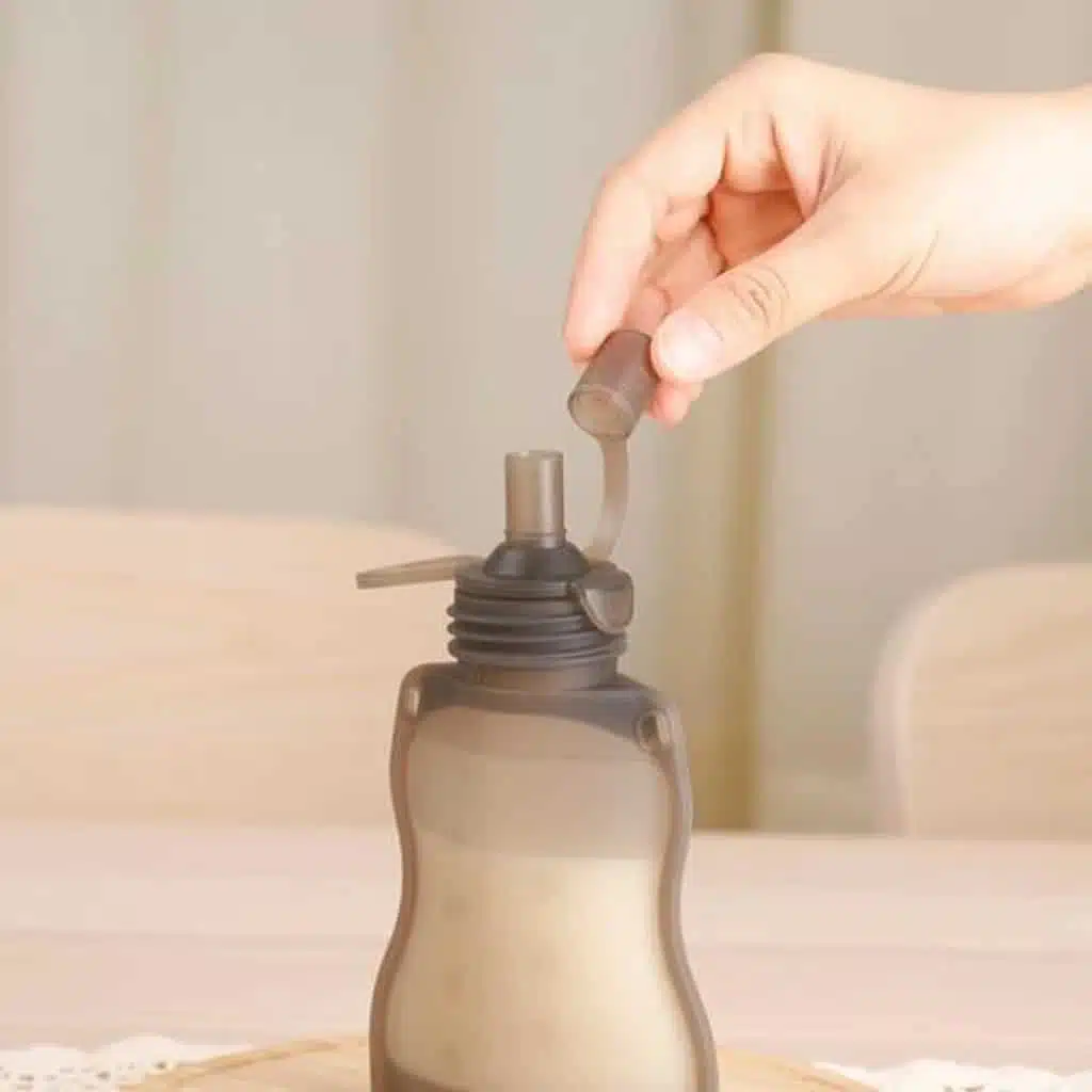 sachet silicone yummy pouch 2 1 Vous faites des purées ou des compotes maisons? Vous voulez que votre enfant puisse les manger facilement? Utilisez nos sachets prévu à cet effet: facile d'utilisation, de nettoyage et ludique!