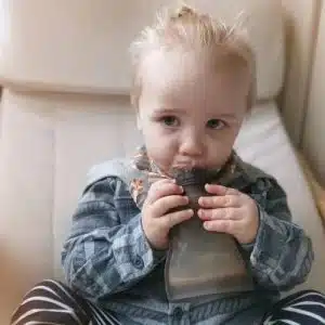 sachet silicone yummy pouch 3 1 Vous faites des purées ou des compotes maisons? Vous voulez que votre enfant puisse les manger facilement? Utilisez nos sachets prévu à cet effet: facile d'utilisation, de nettoyage et ludique!