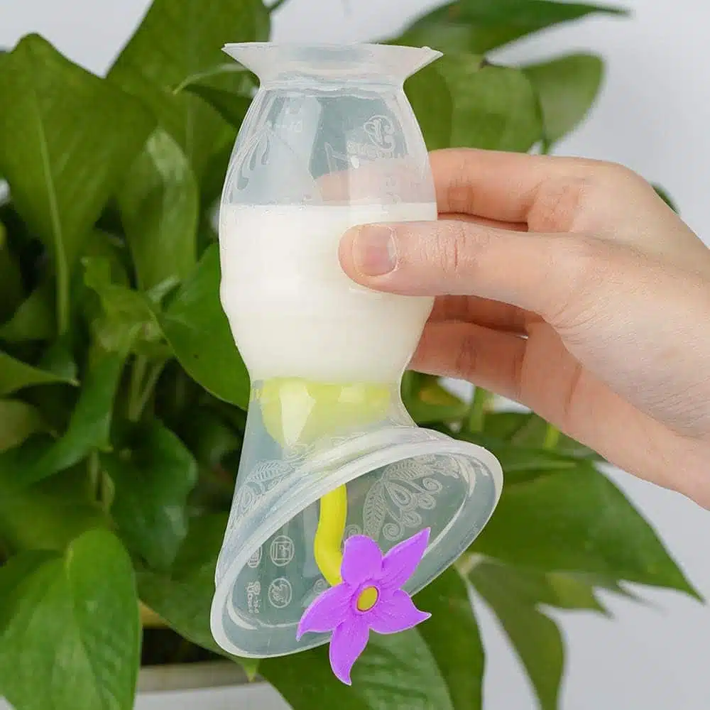 haakaa recueil lait fleur violet 1 <div class="woocommerce-product-details__short-description">Vous souhaitez RÉCUPÉRER votre LAIT MATERNEL tout en ALLAITANT votre enfant ? Découvrez l'unique Recueil-Lait Haakaa, une solution FACILE et SANS EFFORT à un PRIX très ATTRACTIF. Conçu pour simplifier la collecte de lait maternel pendant l'allaitement, ce dispositif offre une alternative pratique et abordable. Ne manquez pas cette opportunité de faciliter votre expérience d'allaitement. Commandez maintenant pour une solution efficace et économique.</div> <div class="notranslate" style="all: initial;"></div>