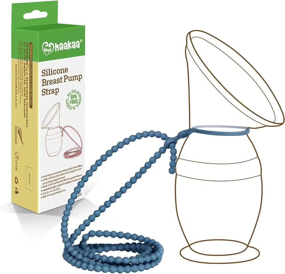 sangle haakaa sur gen2 sangle haakaa sur gen2 Protégez votre recueil-lait des chutes accidentelles avec la Sangle pour Recueil-Lait en Silicone Haakaa ! Notre sangle ajustable est fabriquée en silicone alimentaire durable à 100% et se porte autour de votre cou pendant que vous recueillez votre lait, assurant ainsi la sécurité de ce précieux liquide doré. Ne vous inquiétez plus des bébés remuants ou du risque de chute de votre recueil-lait ! Simplifiez votre expérience de recueil en toute tranquillité. Commandez maintenant pour une protection optimale de votre recueil-lait.