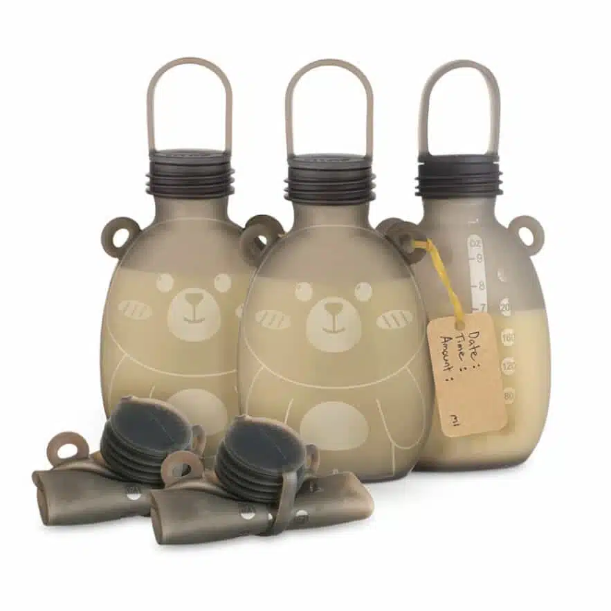 MHK167 Sachets Stockage Lait Maternel Happii Bear 5 sachets 260ml <ul> <li><strong>Écologie sans Compromis :</strong> Les Sachets de Conservation en Silicone Haakaa offrent une solution respectueuse de l'environnement sans sacrifier la praticité, une alternative fantastique aux sachets jetables en plastique.</li> <li><strong>Caractéristiques Écologiques Évidentes :</strong> Fabriqués en silicone de qualité alimentaire, ces sachets sont durables et réutilisables à l'infini, permettant une approche zéro déchet tout en préservant la qualité et la sécurité du lait maternel.</li> <li><strong>Polyvalence et Facilité d'Utilisation :</strong> Adaptés au réfrigérateur et au congélateur, les sachets s'ajustent à vos besoins de stockage, offrant une flexibilité optimale. Leur conception simple permet un versement facile tout en garantissant la préservation de la fraîcheur et de la qualité nutritionnelle du lait.</li> </ul>