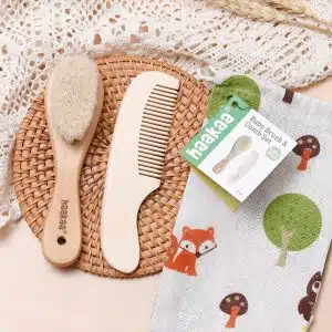 Brosse en Laine et Peigne en Bois Haakaa – Douceur et Soin Naturel pour Bébé 2 Offrez à votre bébé un soin tout en douceur avec le <strong data-start="148" data-end="208">set Brosse et Peigne en Bois avec Laine de Chèvre Haakaa</strong> ! Conçu pour prendre soin du cuir chevelu délicat des tout-petits, ce duo naturel est l’accessoire parfait pour un moment de tendresse et de bien-être. haakaa brosse et pein bois SGE012 1 Offrez à votre bébé un soin tout en douceur avec le <strong data-start="148" data-end="208">set Brosse et Peigne en Bois avec Laine de Chèvre Haakaa</strong> ! Conçu pour prendre soin du cuir chevelu délicat des tout-petits, ce duo naturel est l’accessoire parfait pour un moment de tendresse et de bien-être.