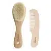 haakaa brosse et pein bois SGE012 La <strong data-start="95" data-end="134">brosse shampoing en silicone Haakaa</strong> est l’accessoire indispensable pour prendre soin de votre bébé… et de vous ! Ultra-douce et respectueuse des peaux sensibles, elle nettoie en douceur, masse le cuir chevelu, démêle les cheveux et aide à éliminer les croûtes de lait. Polyvalente, elle s’utilise aussi comme brosse de nettoyage pour la maison. Un indispensable du quotidien !