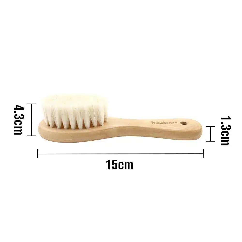 haakaa brosse et pein bois SGE012 5 haakaa brosse et pein bois SGE012 5 Offrez à votre bébé un soin tout en douceur avec le <strong data-start="148" data-end="208">set Brosse et Peigne en Bois avec Laine de Chèvre Haakaa</strong> ! Conçu pour prendre soin du cuir chevelu délicat des tout-petits, ce duo naturel est l’accessoire parfait pour un moment de tendresse et de bien-être.